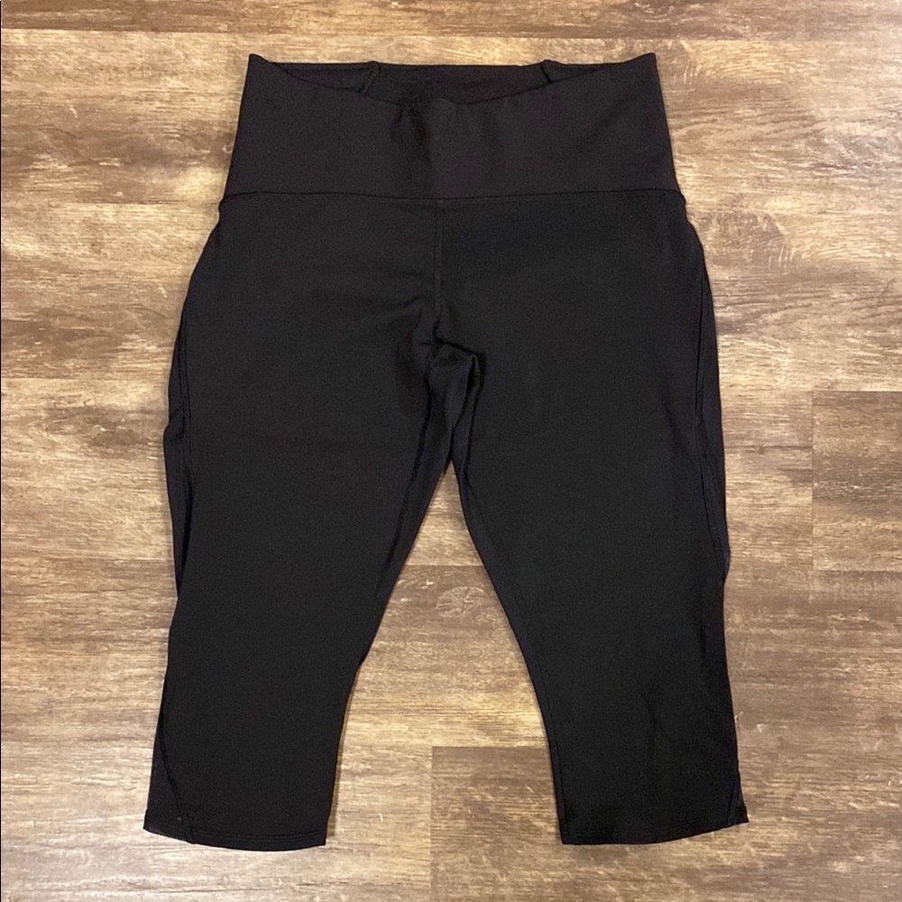NWOT - lululemon Black Cropped Leggings